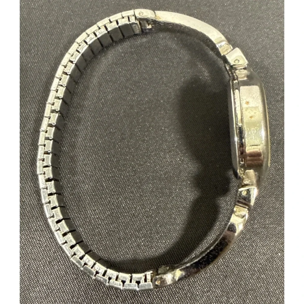 Unbranded Quartz Wristwatch Women Silver Gold Two Tone Oval Rhinestone Accent
